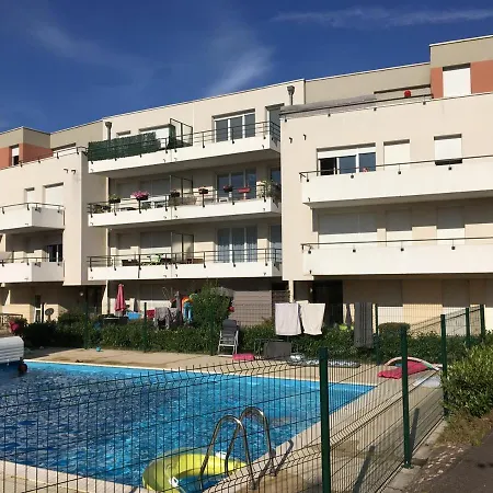 F2 Renove Lumineux Dans Avec Balcon Et Parking Apartment