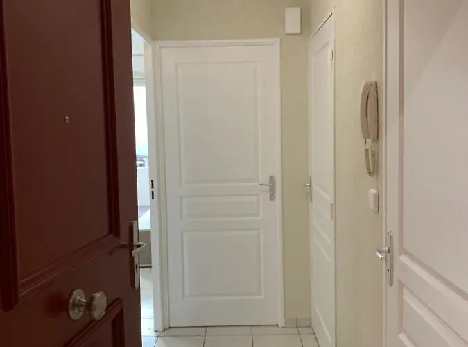 F2 Renove Lumineux Dans Avec Balcon Et Parking