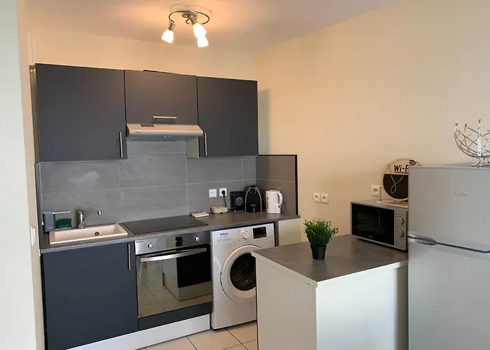 F2 Renove Lumineux Dans Avec Balcon Et Parking 公寓 *