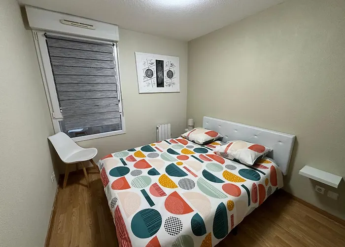 Appartamento F2 Rénové Lumineux Dans Résidence Avec Balcon Et Parking